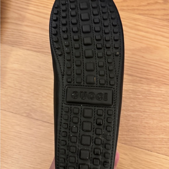 Gucci Black Leather Loafers with Gold and Green Accents - Picture 6 of 9